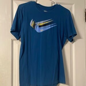Nike tee men’s small